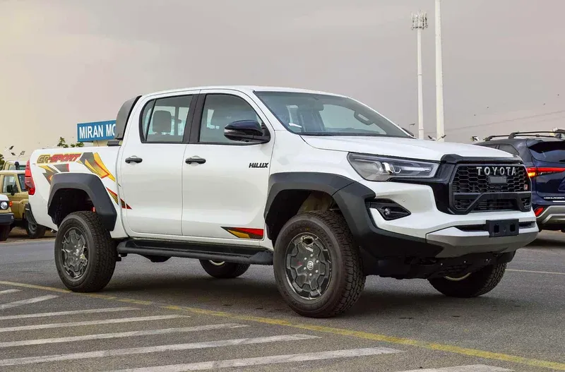Toyotahiluxdoublecabinwhitewlogo
